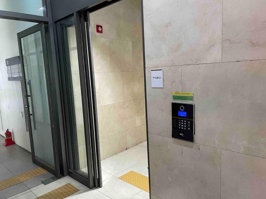 Апартаменты The Share Myeongdong High Floor & Free Gym #Subway Station 3Min #Myeongdong 10Min Сеул Экстерьер фото