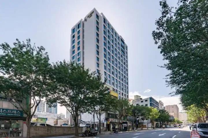 Апартаменты The Share Myeongdong High Floor & Free Gym #Subway Station 3Min #Myeongdong 10Min Сеул Экстерьер фото